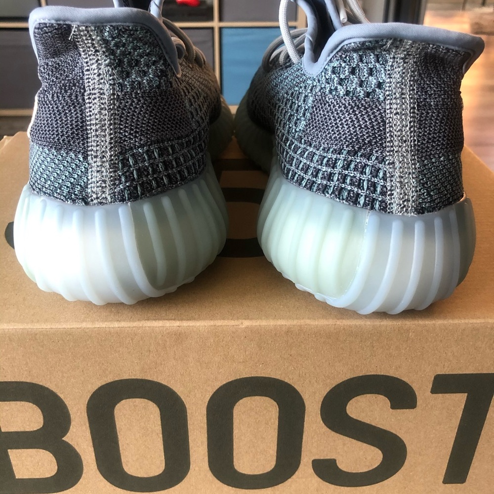 Adidas Yeezy Boost 350 V2 Ash Blue - Picture 5 of 9